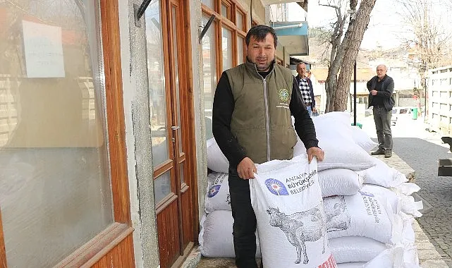 Büyükşehir’in üreticilere yem desteği sürüyor haberi