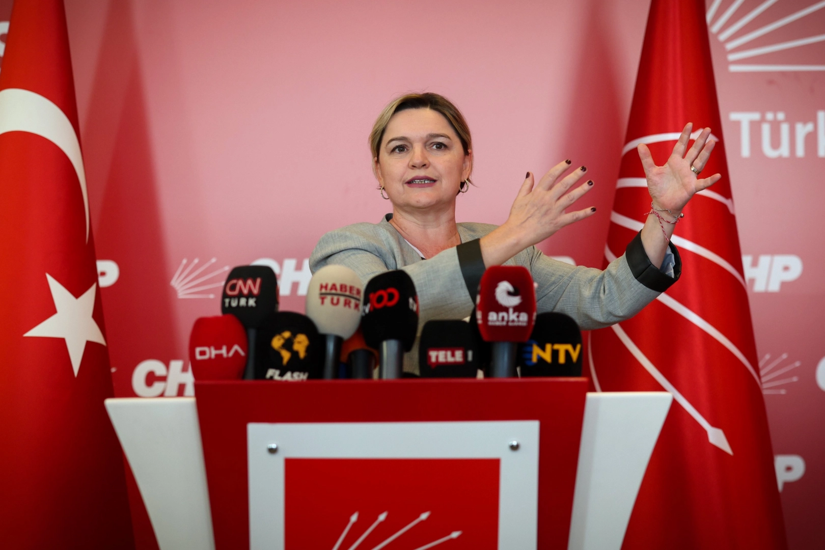 CHP ön seçimde oy kullanma saatini uzattı haberi