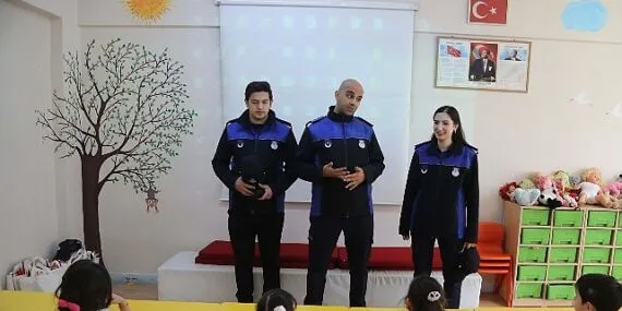 Çankaya ZabıtasıÇocuklara Mesleğini Tanıttı haberi