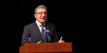 DEÜ’DE Tiyatro Coşkusu: Muhsin Ertuğrul ve Suat Taşer Ödülleri Sahiplerini Buldu haberi