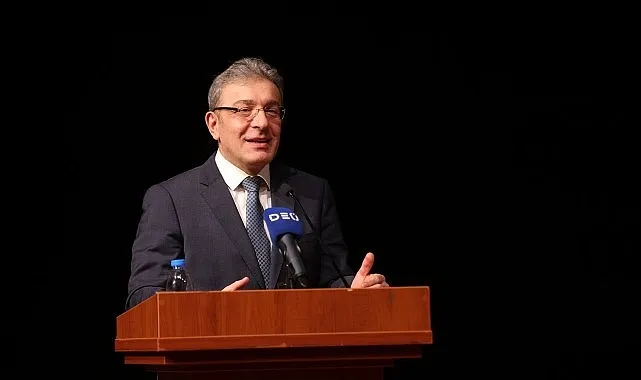 DEÜ’DE Tiyatro Coşkusu: Muhsin Ertuğrul ve Suat Taşer Ödülleri Sahiplerini Buldu haberi