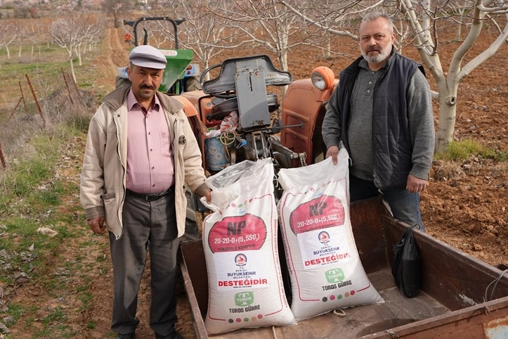 Denizli’de çiftçinin yüzü Büyükşehirle gülüyor haberi