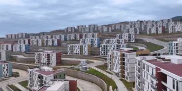 Depremzede aile bayramı yeni evlerinde karşıladı haberi