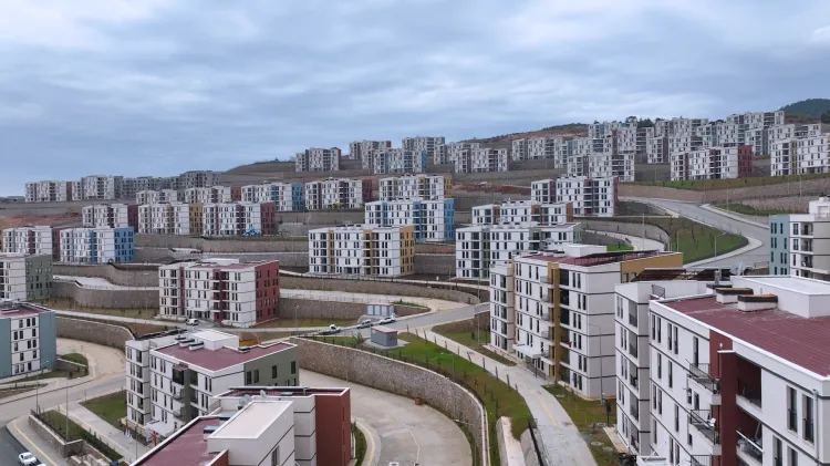 Depremzede aile bayramı yeni evlerinde karşıladı haberi