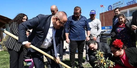 Down sendromlu çocuklar farkındalık gününde doyasıya eğlendi haberi