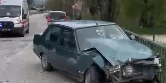 Düzce'de iki otomobil çarpıştı: 4 yaralı haberi
