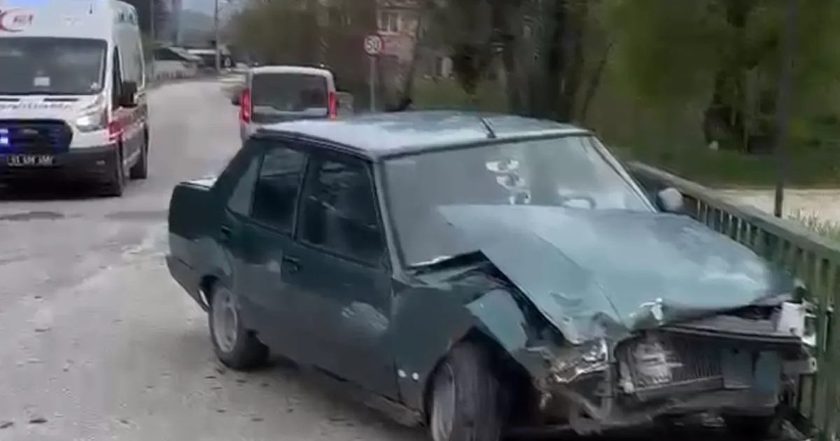 Düzce'de iki otomobil çarpıştı: 4 yaralı haberi