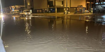 Düzce'de su borusu patladı! Atatürk Bulvarı göle döndü! haberi