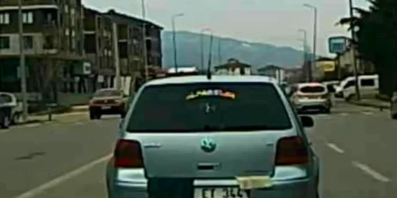 Düzce'deki plakası bezle kapalı araç hayrete düşürdü! haberi