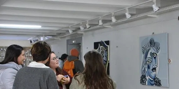 EÜ’de “Atık Kumaşlardan Kübist Portreler Sergisi” açıldı haberi