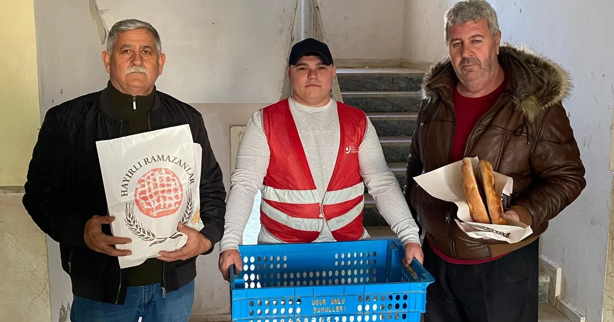 Edirne İpsala'da CHP'liler pide dağıttı haberi