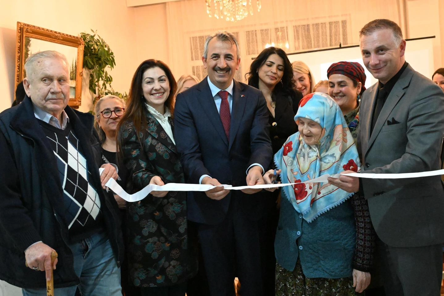 Edirne Valisi Yunus Sezer huzurevi sakinleriyle iftarda buluştu haberi