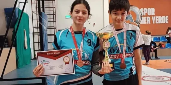 Edirne'de Yenimuhacır Ortaokulu’ndan gururlandıran başarı haberi