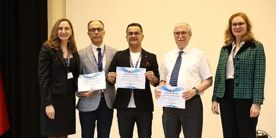 Ege Üniversitesi (EÜ) Tıp Fakültesinde 14 Mart Tıp Bayramı dolayısıyla etkinlik düzenledi. haberi