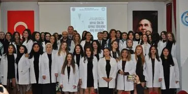 Ege Üniversitesi Ödemiş Sağlık Bilimleri Fakültesi “Beyaz Önlük Giyme Töreni” düzenledi haberi