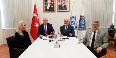 Ege Üniversitesi ve Yakın Doğu Üniversitesi arasında akademik iş birliği protokolü imzalandı haberi