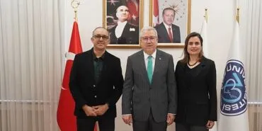 Egeli bilim ekibi romatizmal hastalıkların tedavi sürecini destekleyen termal eldiven haberi