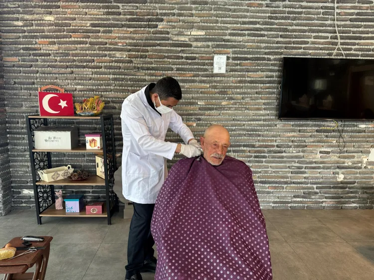 Gaziantep'te yaşlı ve engelliler bayrama hazır haberi