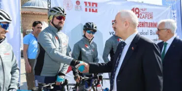 Gebze'den Çanakkale'ye uğurlandılar... Türk Bayrağı şehitliğe ulaştırılacak haberi