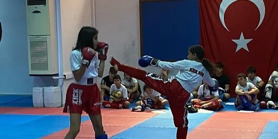 Geleceğin Kick Boks sporcuları kuşak atladı haberi