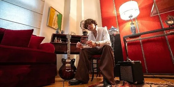 Genç Star Alper Erözer yeni tarzıyla dikkat çekiyor! haberi