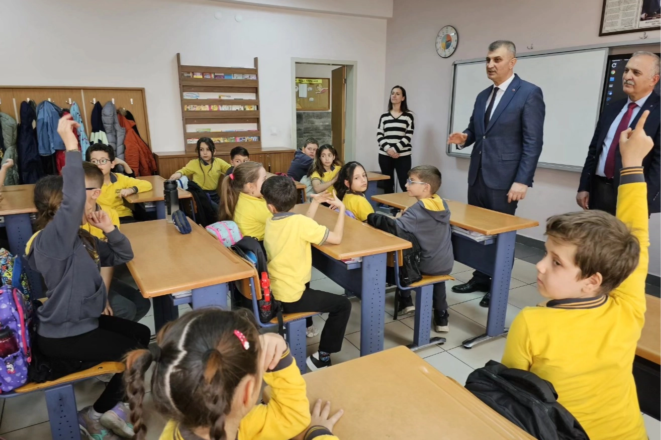 Gölcük'te Başkan Sezer'den 'Hayat Bilgisi' dersi haberi