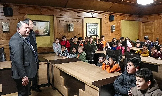 İlkokul Öğrencileri Başkan Sakarsu‘yu Ziyaret Etti haberi