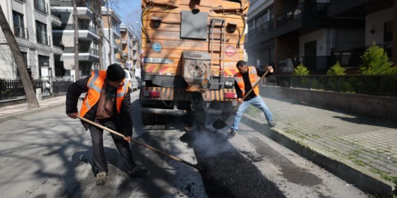 İstanbul Bakırköy Belediyesi 50 ton asfalt serimi gerçekleştirdi haberi