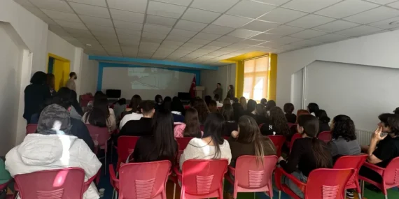 İstanbul Bakırköylü öğrenciler geleceğe umutla bakıyor haberi