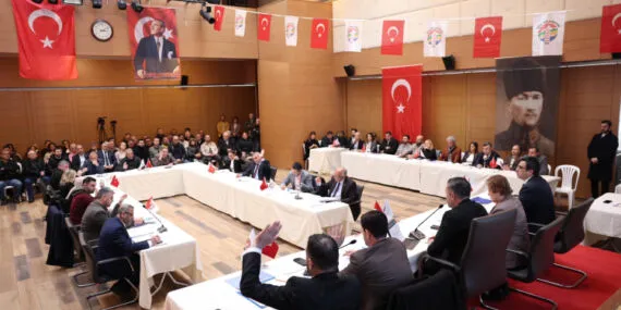 İstanbul Şile Meclisi'nde 'mikrofonu kapatın' gerginliği! haberi