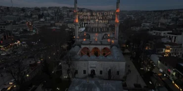 İstanbul Üsküdar'da çifte ezan geleneği sürüyor haberi