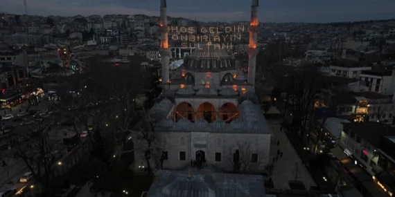 İstanbul Üsküdar'da çifte ezan geleneği sürüyor haberi