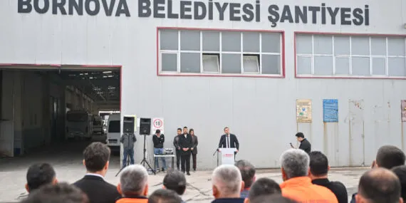 İzmir Bornova'da Başkan Ömer Eşki işçilerle bayramlaştı haberi