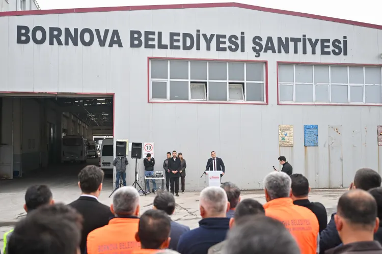 İzmir Bornova'da Başkan Ömer Eşki işçilerle bayramlaştı haberi