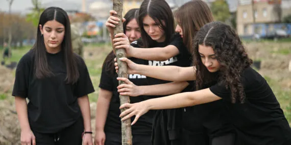 İzmir Bornova'da öğrenciler doğaya can oldu haberi