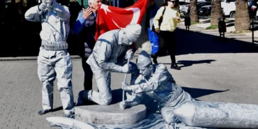 İzmir Bornova’da 18 Mart coşkusu ve şehitlere saygı haberi