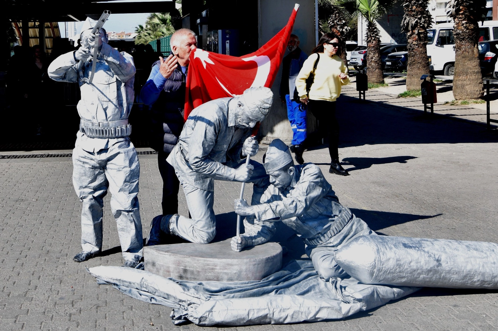 İzmir Bornova’da 18 Mart coşkusu ve şehitlere saygı haberi