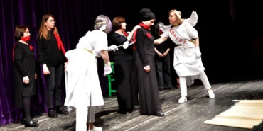 İzmir Bornova’da kadınlar sahnede sessizliği bozdu! haberi