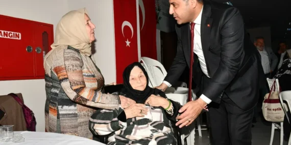 İzmir Çiğli'de Başkan Yıldız’a anlamlı hediye haberi