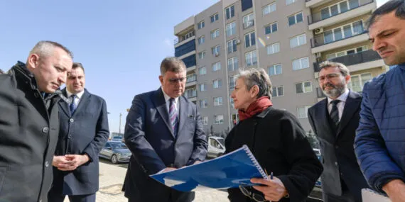 İzmir Karabağlar'da Uzundere dönüşerek gelişiyor haberi