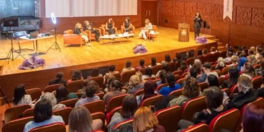 İzmir'de 'Kadın İsterse' paneli! Üreten kadınların ilham veren hikayeleri konuşuldu! haberi