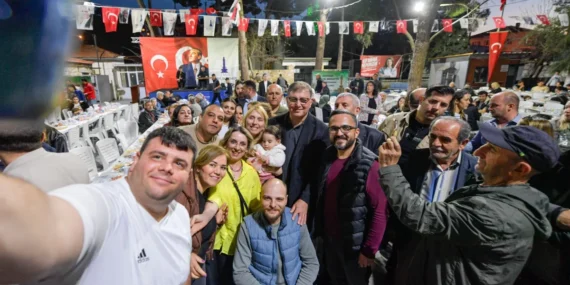 İzmir'de dayanışma sofrası Foça'da kuruldu haberi