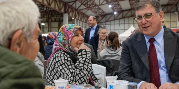 İzmir'de destek ve dayanışmayı büyüyor haberi