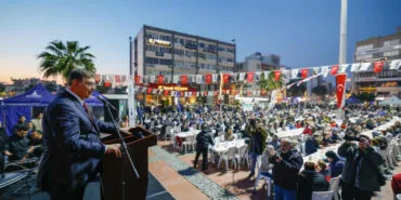İzmir'de iftar sofrasında dayanışma mesajı! haberi