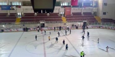 İzmir'de kadınlar buz pistinde buluştu haberi