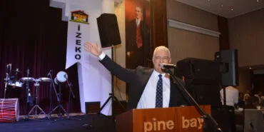 İzmir'deEmlak Komisyoncuları Odası 26. yılını kutladı haberi