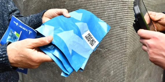 İzmir’in atık yönetiminde “QR kodlu mavi poşet” dönemi haberi