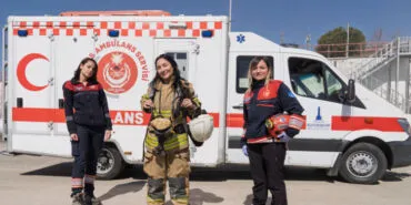 İzmir’in cesur kadınları... Her zorluğun üstesinden geliyorlar haberi