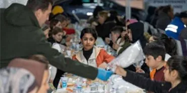 İzmir’in dayanışma sofrası Bayraklı’da kuruldu haberi