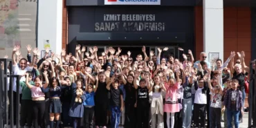 İzmit Belediyesi Sanat Akademisi tiyatro sahnesini büyütüyor haberi